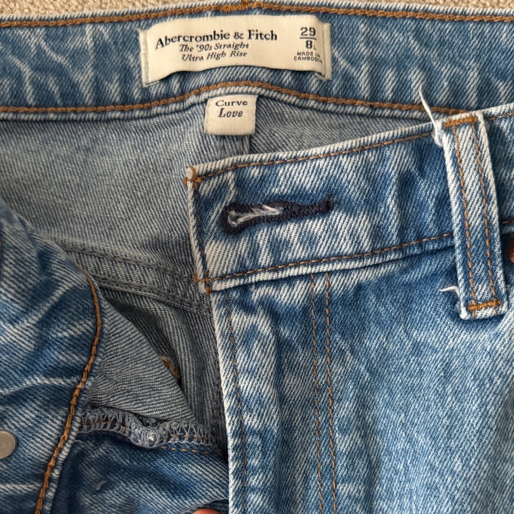 Abercrombie ‘90s Straight Ultra High Rise 29L - Picture 2 of 3
